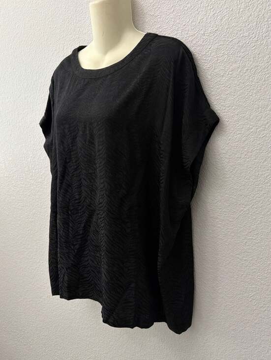 Sundays Black Textured Waves Jacquard Short Sleeve Top - Picture 5 of 6